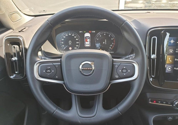 Volvo XC 40 cena 124900 przebieg: 53975, rok produkcji 2019 z Warszawa małe 277